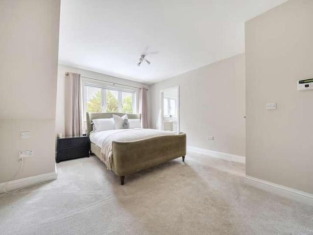 House for sale in The Butts, Kent