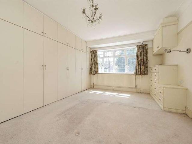 House for sale in New Malden, Greater London