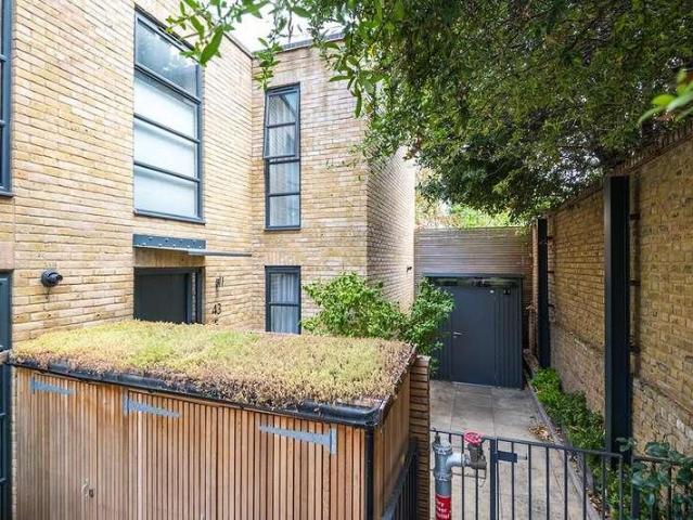 House for sale in Peckham, Greater London