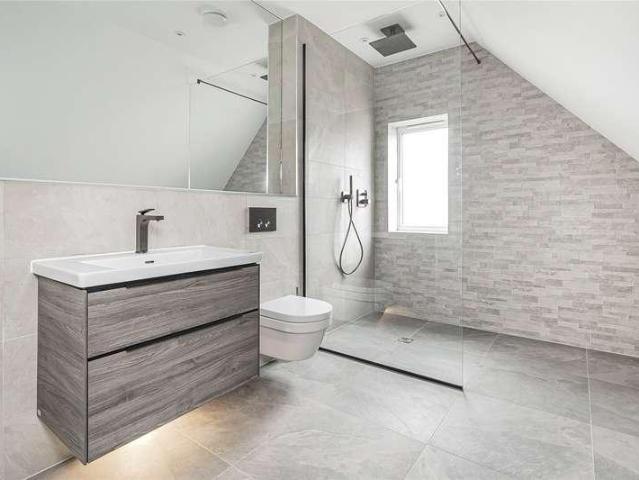 House for sale in Motspur Park, Greater London