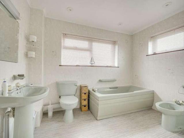House for sale in Leighton-Linslade, Linslade