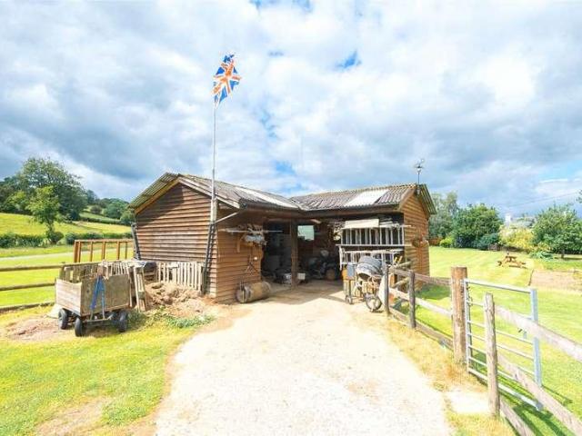 House for sale in Llanerfyl, Wales