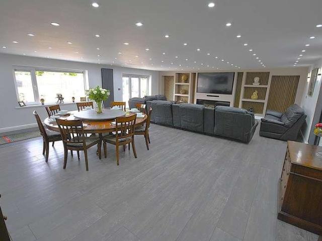 House for sale in Wadworth, South Yorkshire
