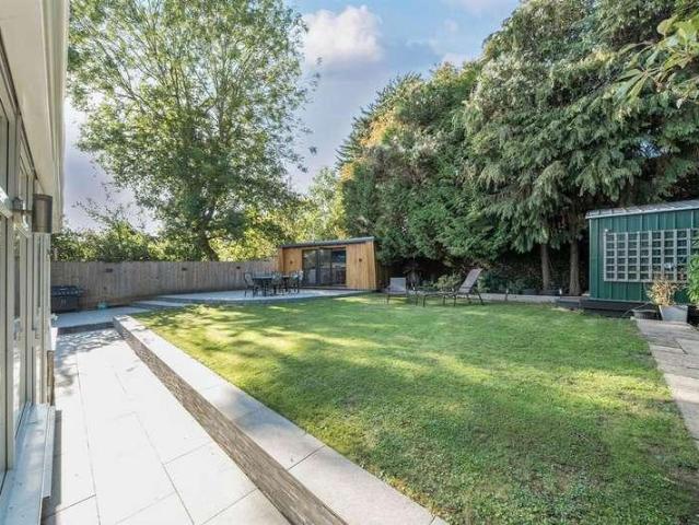 House for sale in Hatch End, Greater London