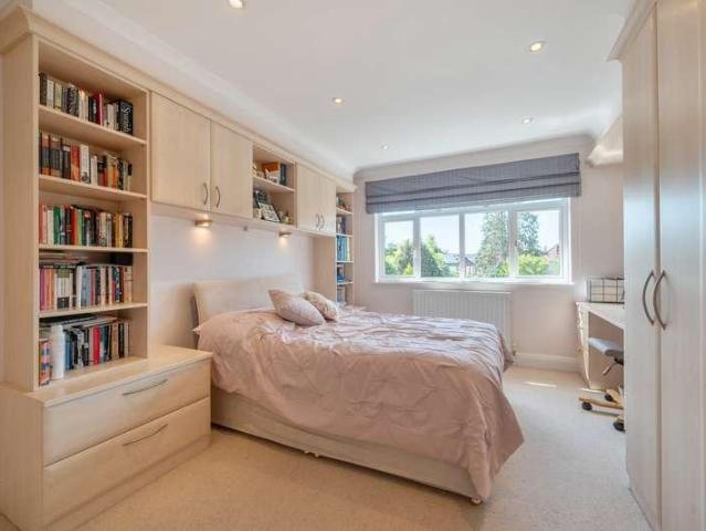 House for sale in Hatch End, Greater London