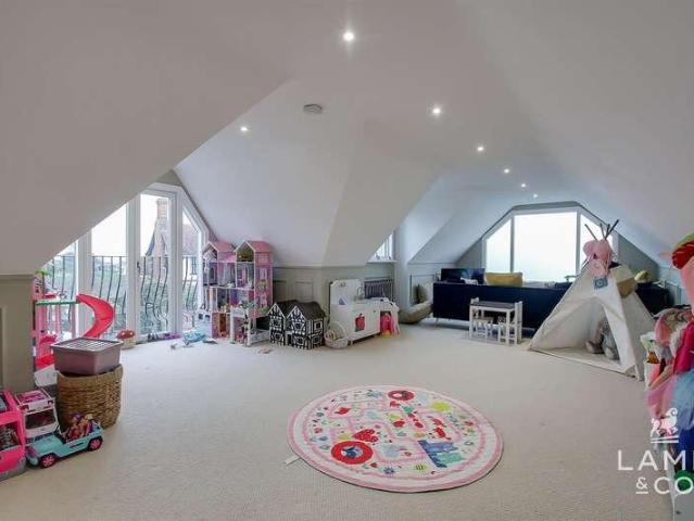 House for sale in Dale Hill, Essex