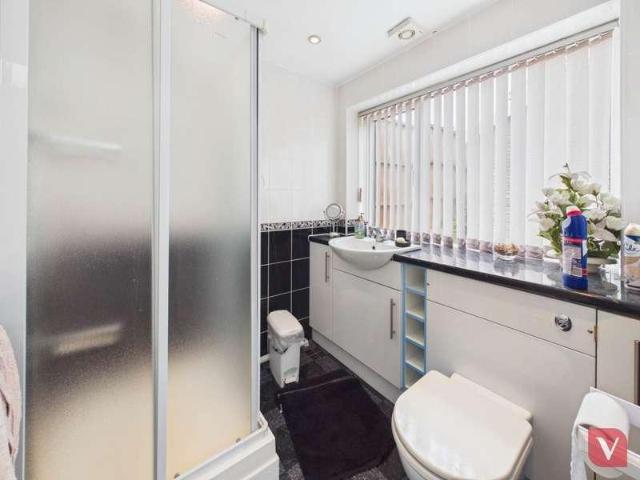 House for sale in Spring Park, Luton