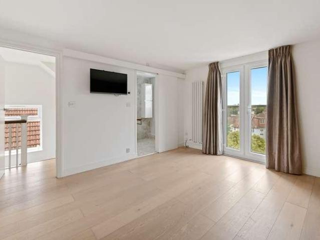 House for sale in Dudden Hill, Greater London