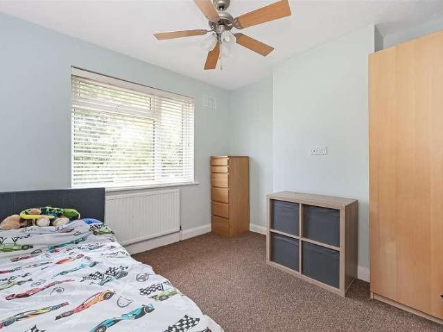House for sale in Hillview, Surrey