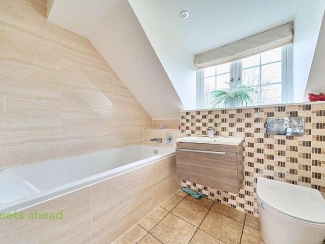 House for sale in Netherne-on-the-Hill, Red Hill