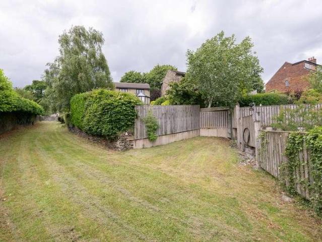 House for sale in Lindley, West Yorkshire