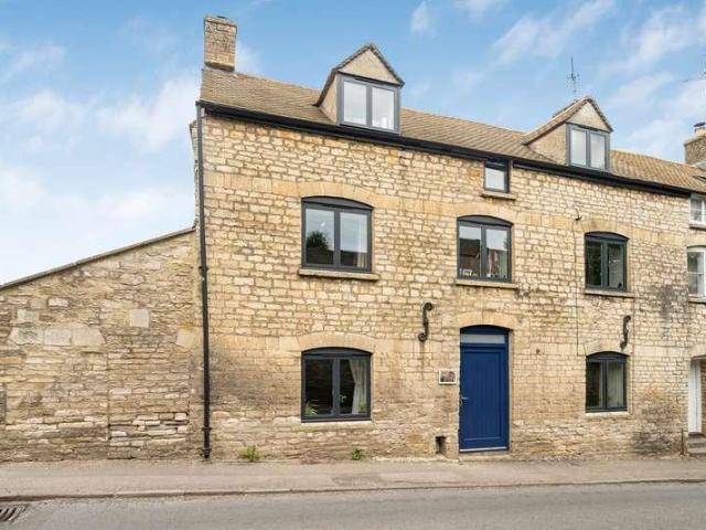 House for sale in Nags Head, Cotswold