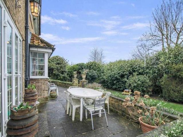 House for sale in Woolgreaves, West Yorkshire