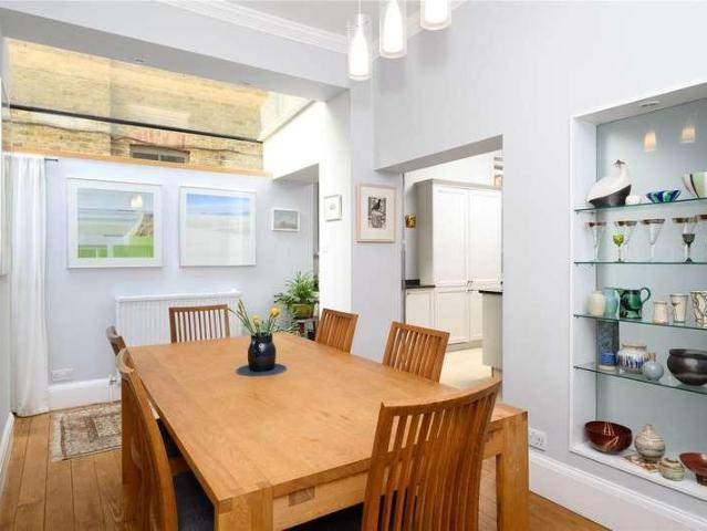 House for sale in Teddington, Strawberry Hill