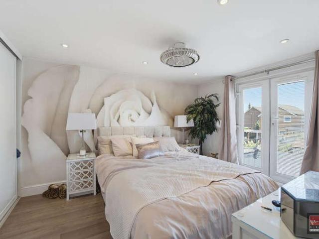 House for sale in Littleton Common, Lower Halliford