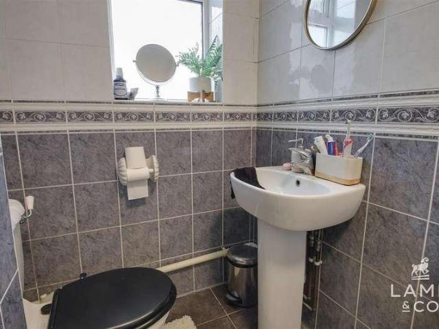 House for sale in Dale Hill, Essex