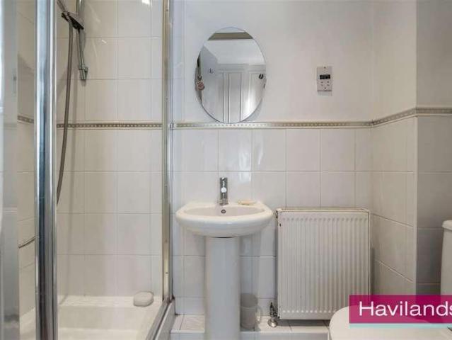 House for sale in Winchmore Hill, Edmonton