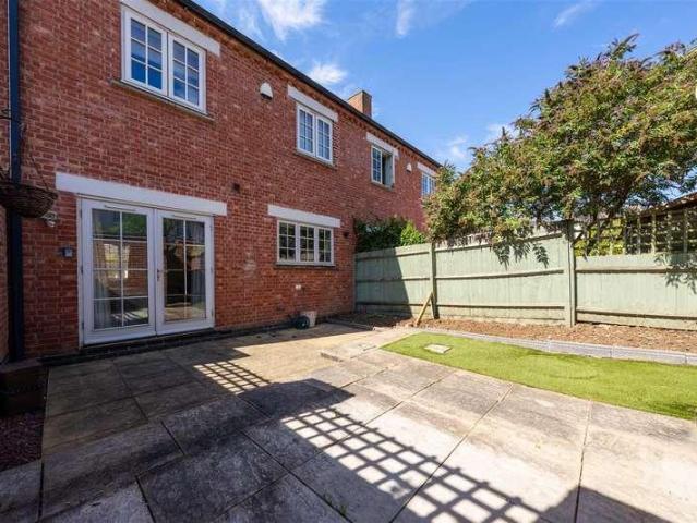 House for sale in Upton