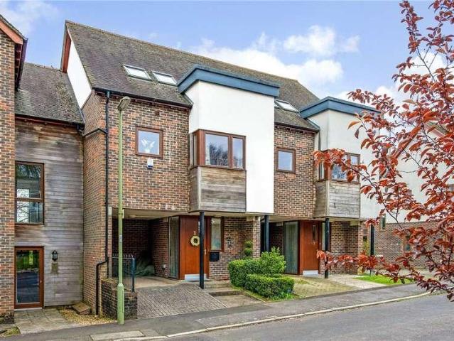 House for sale in Kings Worthy, Hampshire