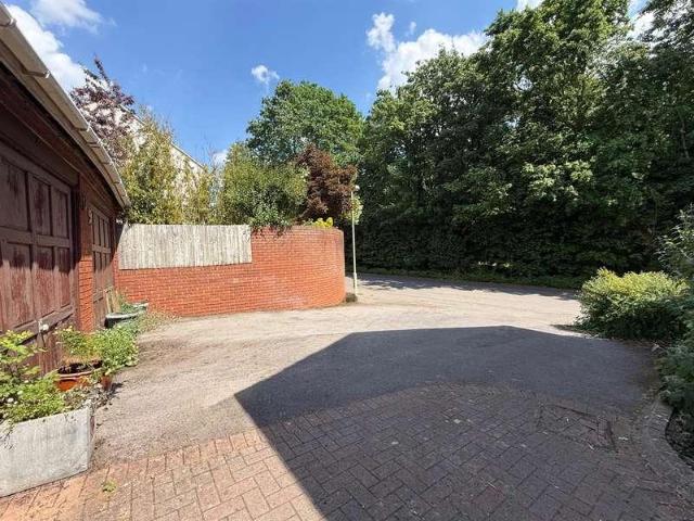 House for sale in Lakeside, Rodbourne