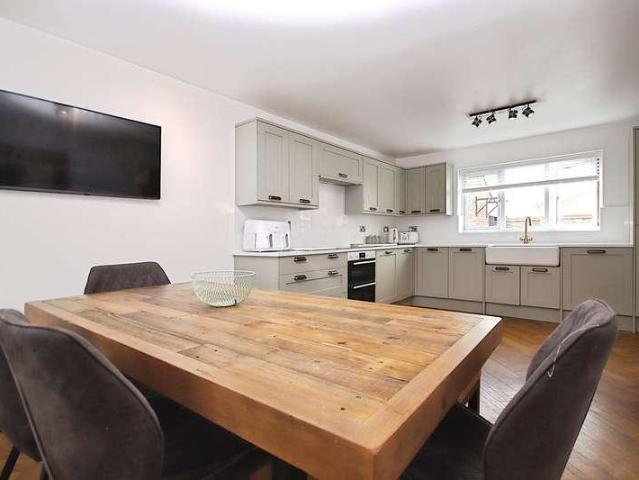 House for sale in Widnes, Cheshire