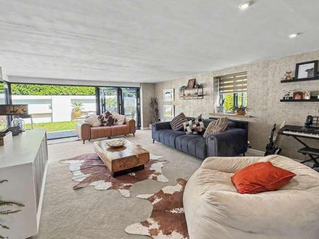 House for sale in Pimperne