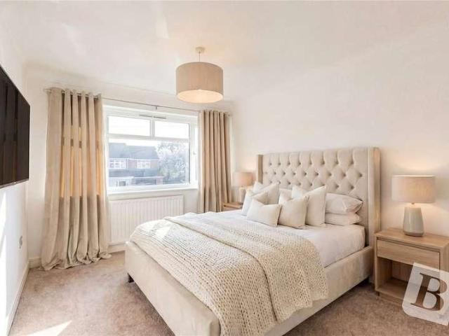 House for sale in Elm Park, Greater London