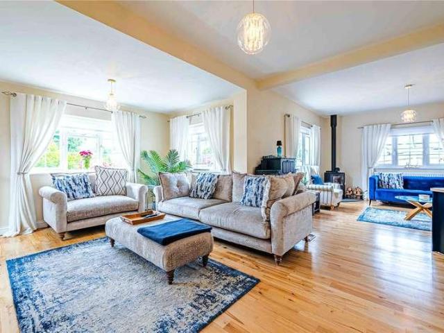 House for sale in The Image, Pouchen End