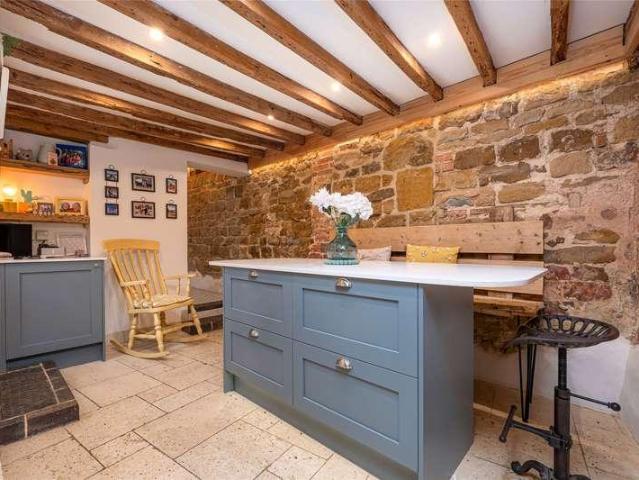 House for sale in Holwell, Brentingby