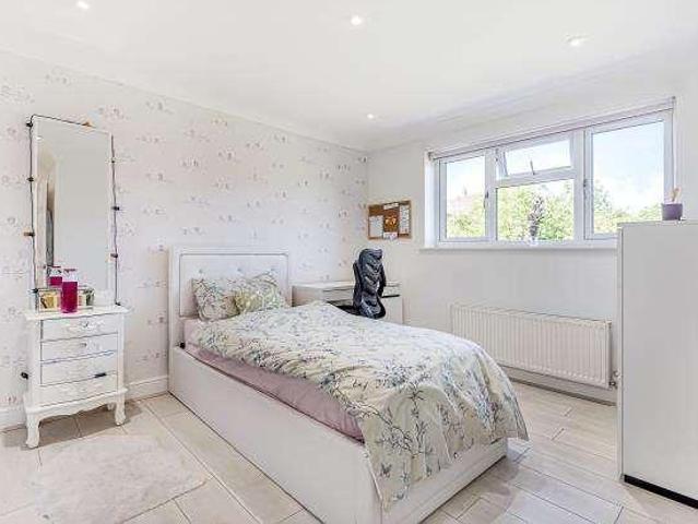 House for sale in Shaw cum Donnington, Shaw