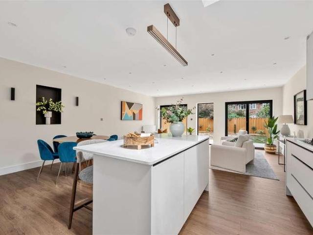 House for sale in London Borough of Merton, Raynes Park
