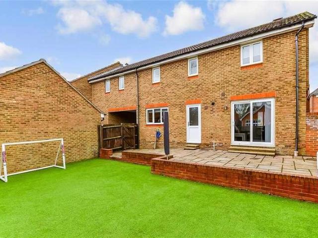 House for sale in Allington, Midway