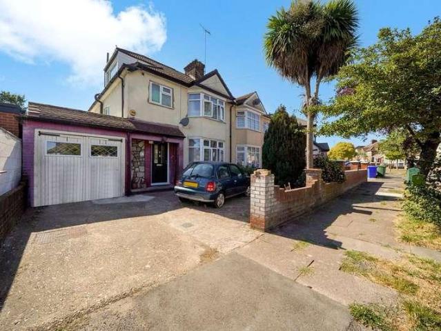 House for sale in Harrow Weald, Greater London