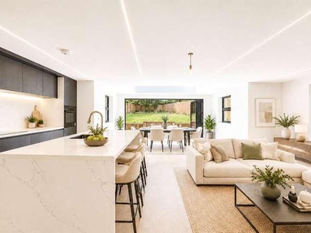 House for sale in Heol-las, Surrey
