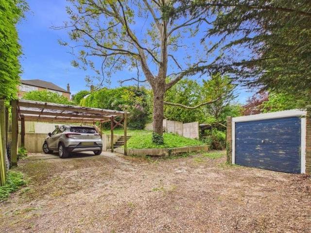House for sale in Hillview, Surrey