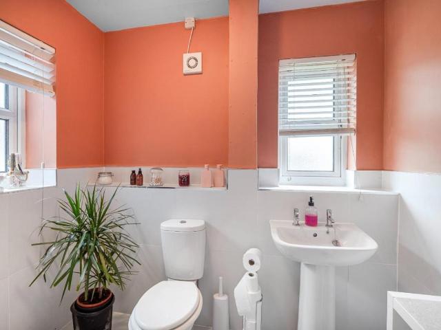 House for sale in Richmond Hill, West Yorkshire