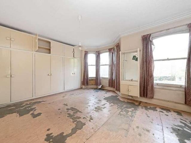 House for sale in Tulse Hill, Greater London