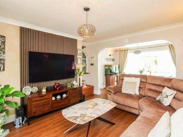 House for sale in Thornhill Lees, West Yorkshire