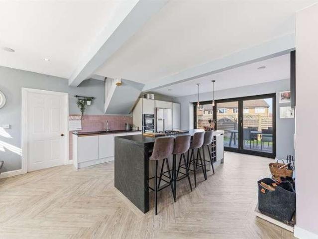 House for sale in Farsley, West Yorkshire