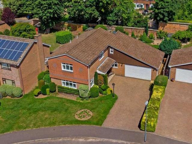 House for sale in King's Walden, Hertfordshire