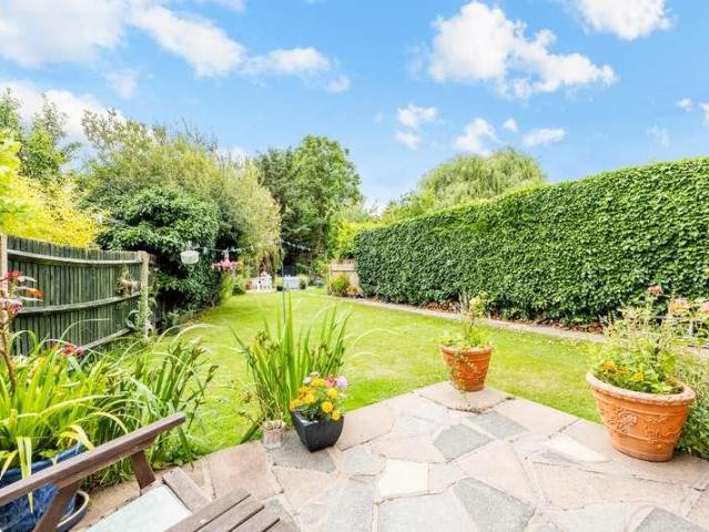House for sale in Stoneleigh, Ewell
