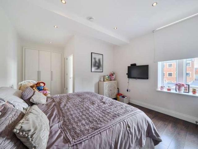 House for sale in Connaught Park, Bushey