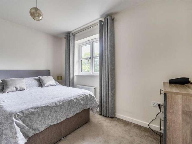 House for sale in Little Sandhurst, Sandhurst