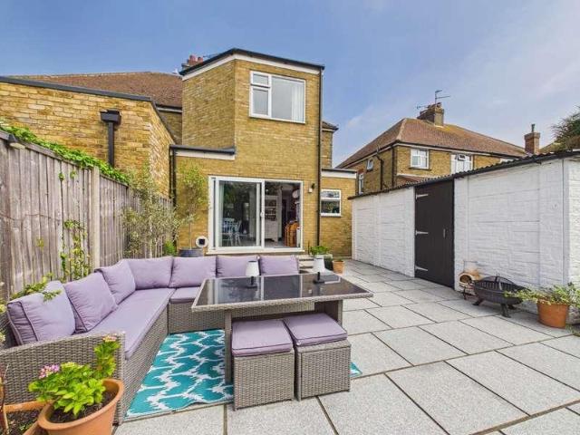 House for sale in Dumpton, Acol