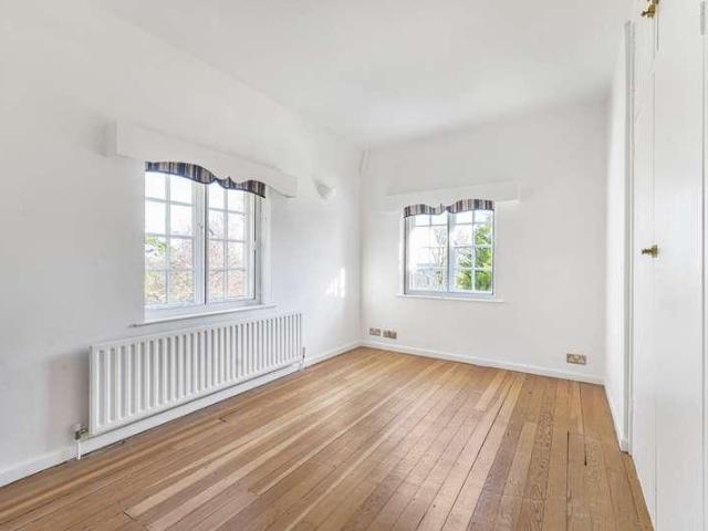 House for sale in The Butts, Kent