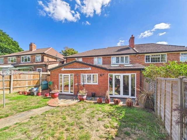 House for sale in London Borough of Croydon, Selsdon