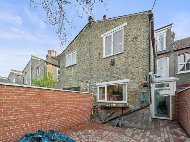 House for sale in East Greenwich, Greater London
