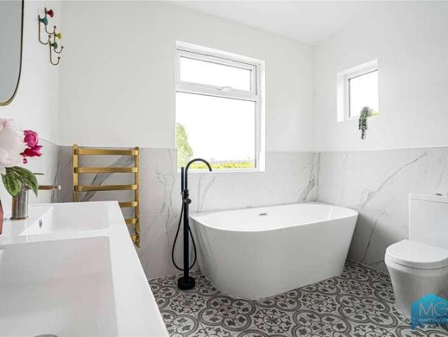 House for sale in Woodside Park, Greater London