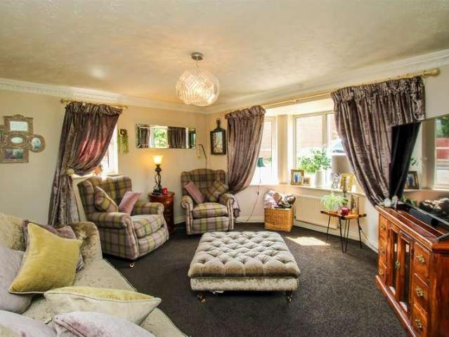 House for sale in Normanton, Snydale