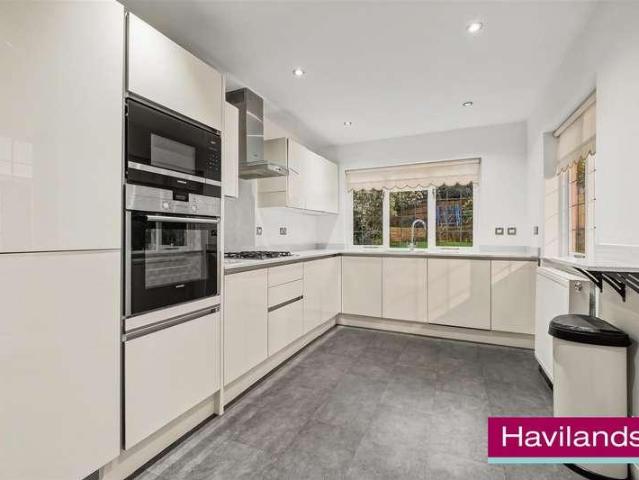 House for sale in Winchmore Hill, Greater London